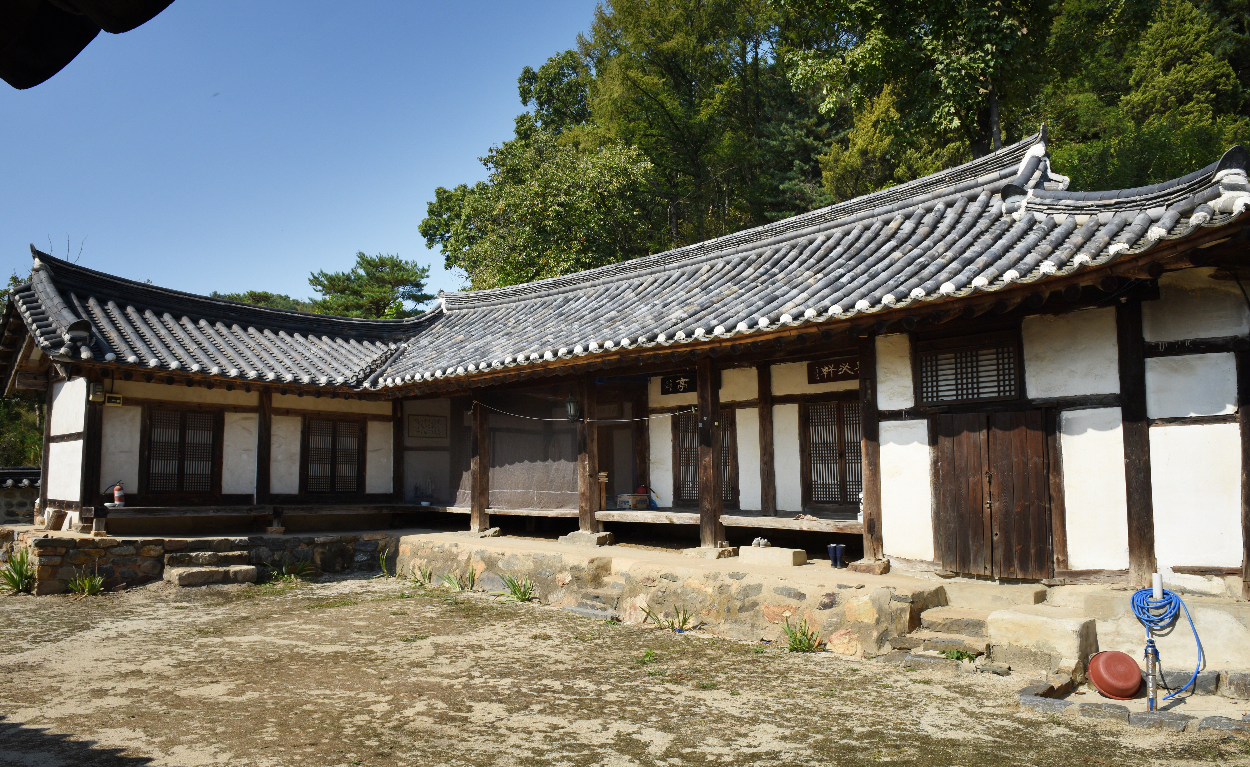 청주 과필헌_안채 전경 (촬영년도 : 2015년)