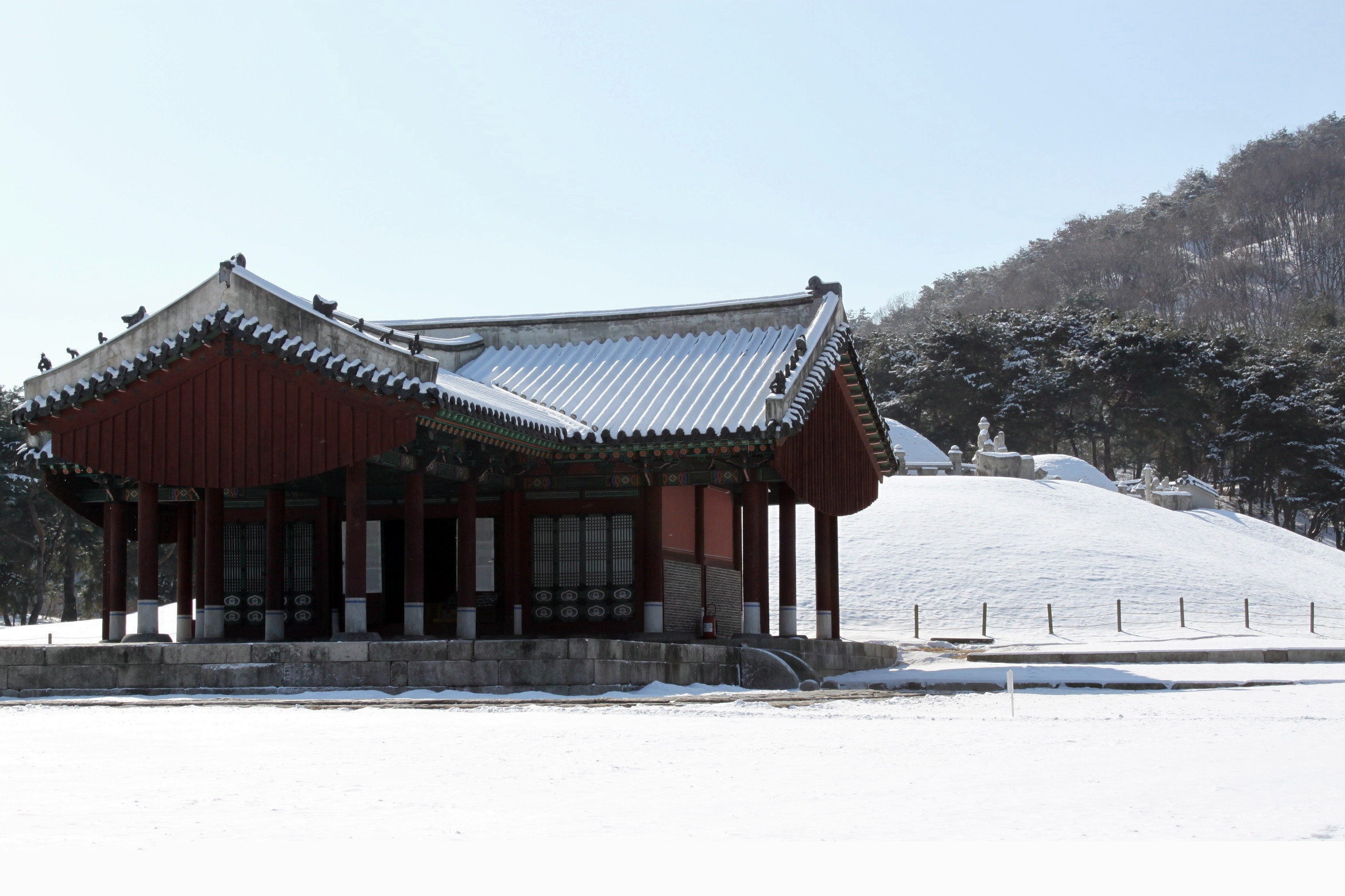의릉의 겨울 / 2012년 겨울 의릉전경(저작권:문화재청)