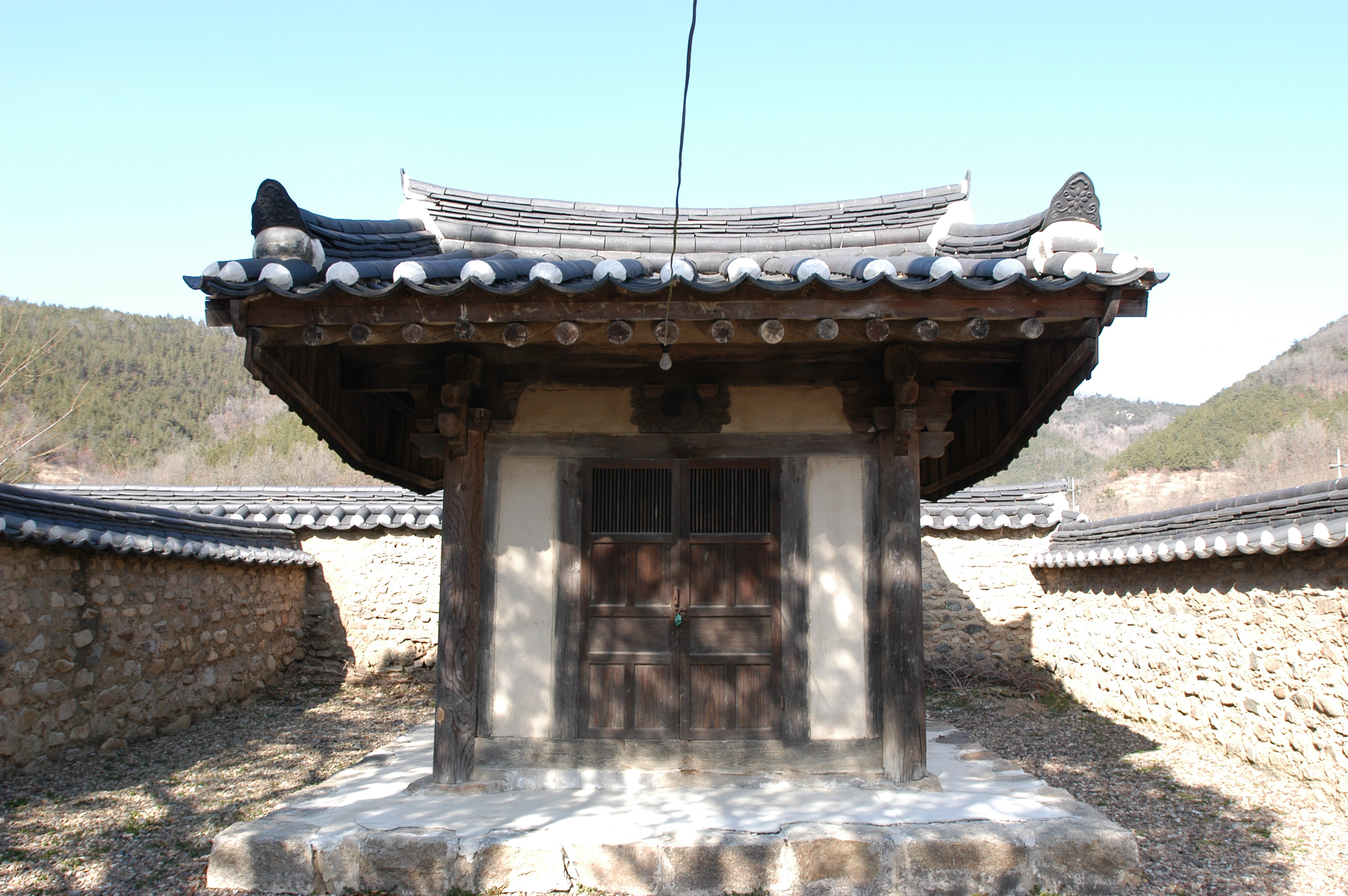 벌묘 정면