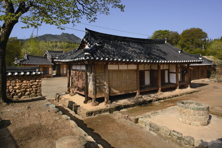 사랑채 뒷면