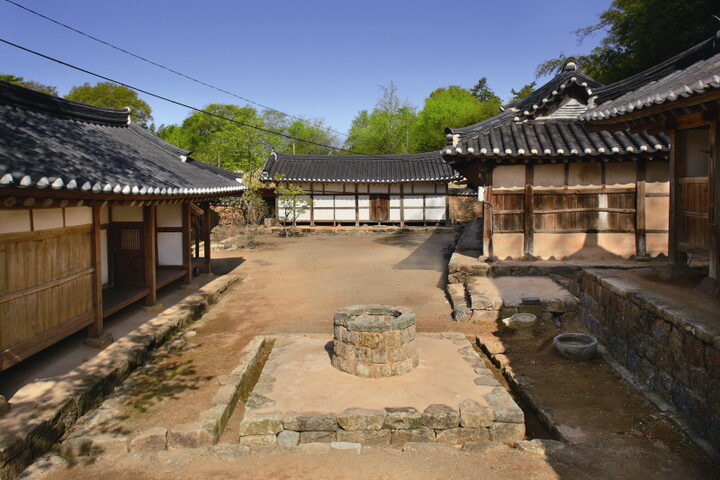 안채 마당 전경