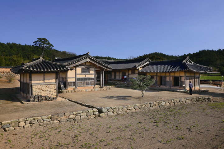 안채 전경