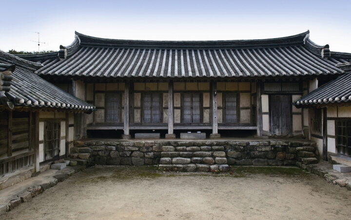 안채 정면