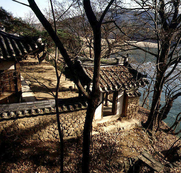 사랑채서쪽내문