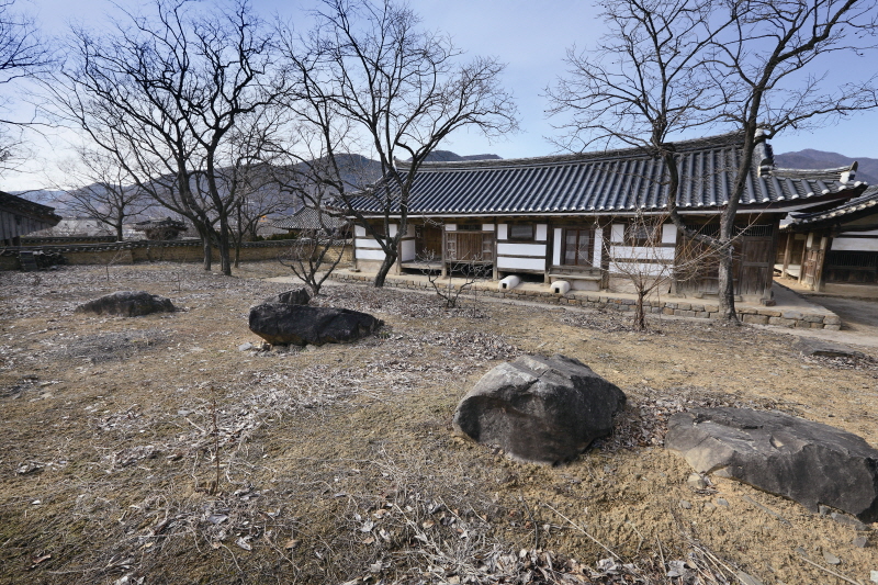 안채 후원의 칠성바위