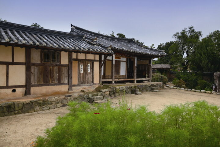 중문간채 및 사랑채 전경