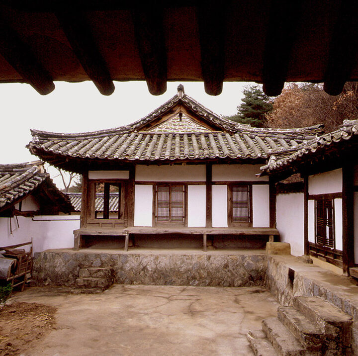 강당우측면