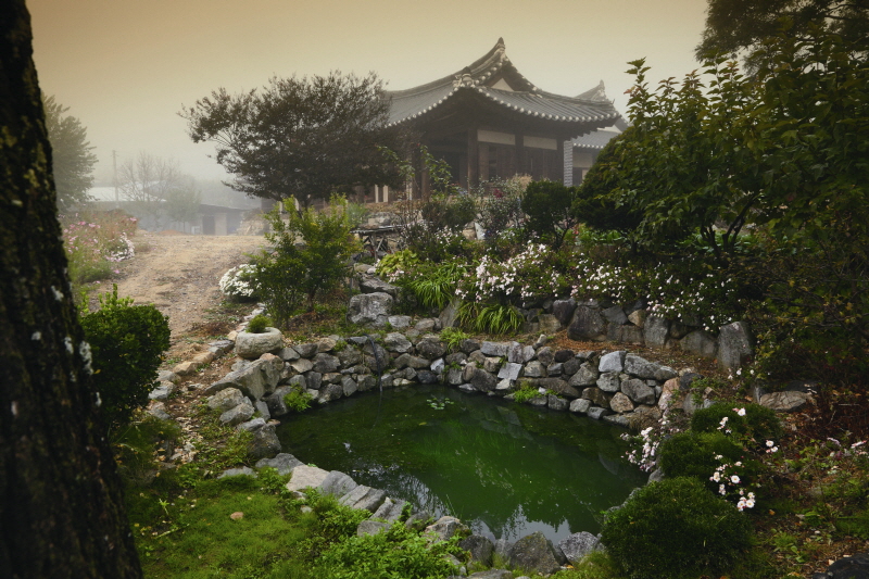 연못과 사랑채