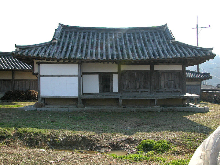 사랑채배면