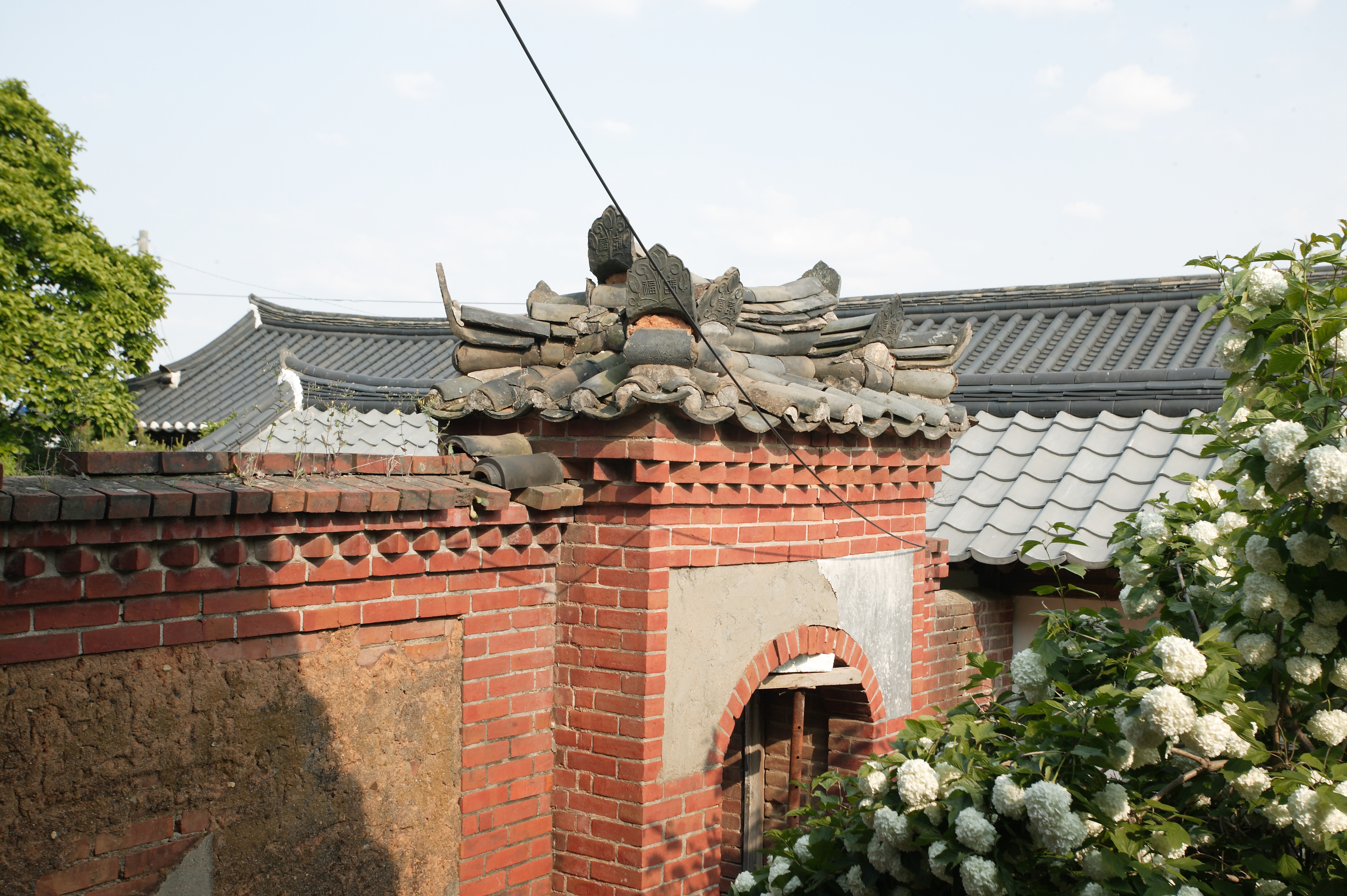 단월문 꽃담