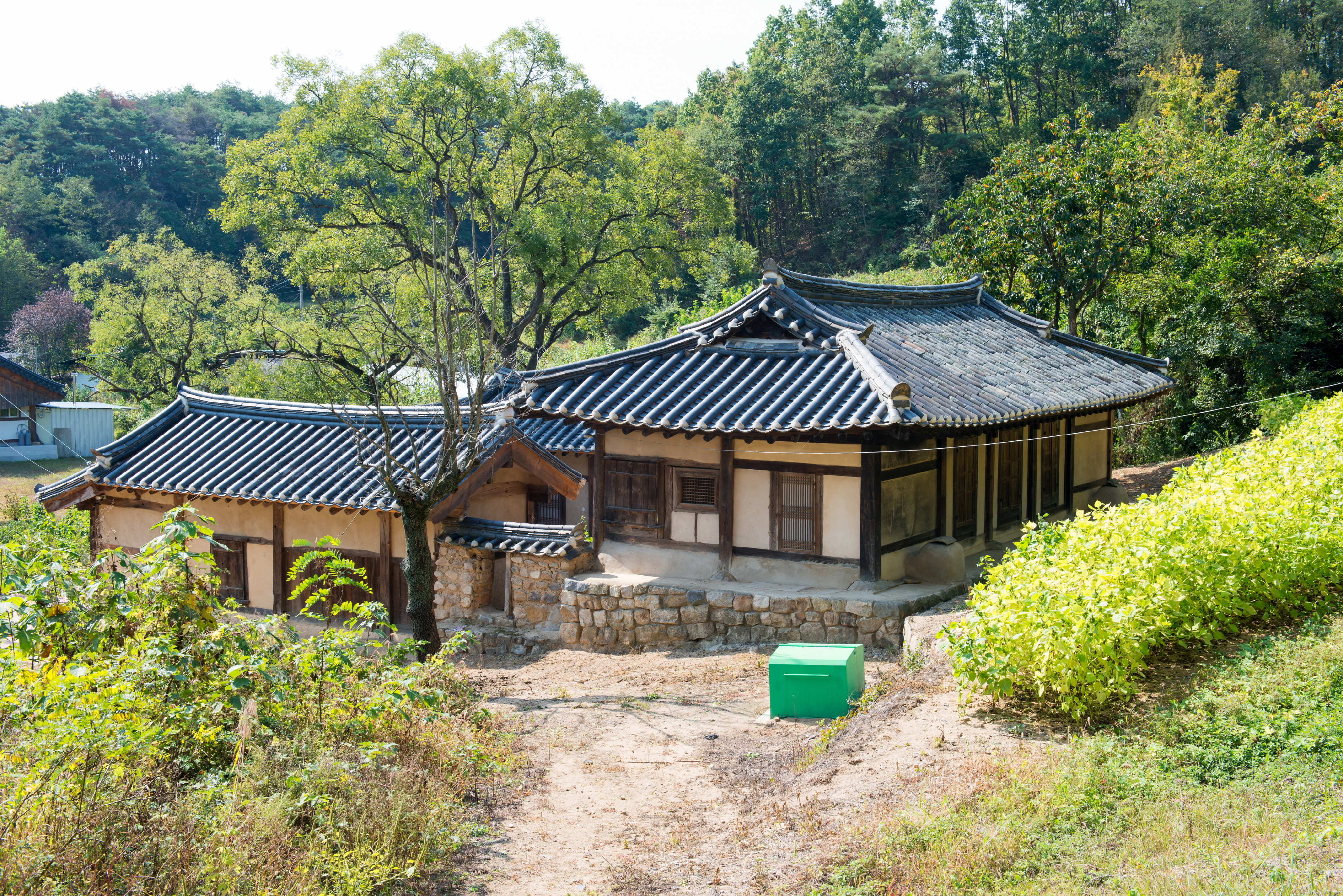안동 송소종택_언덕에서 내려다 본 모습 (촬영년도 : 2015년)