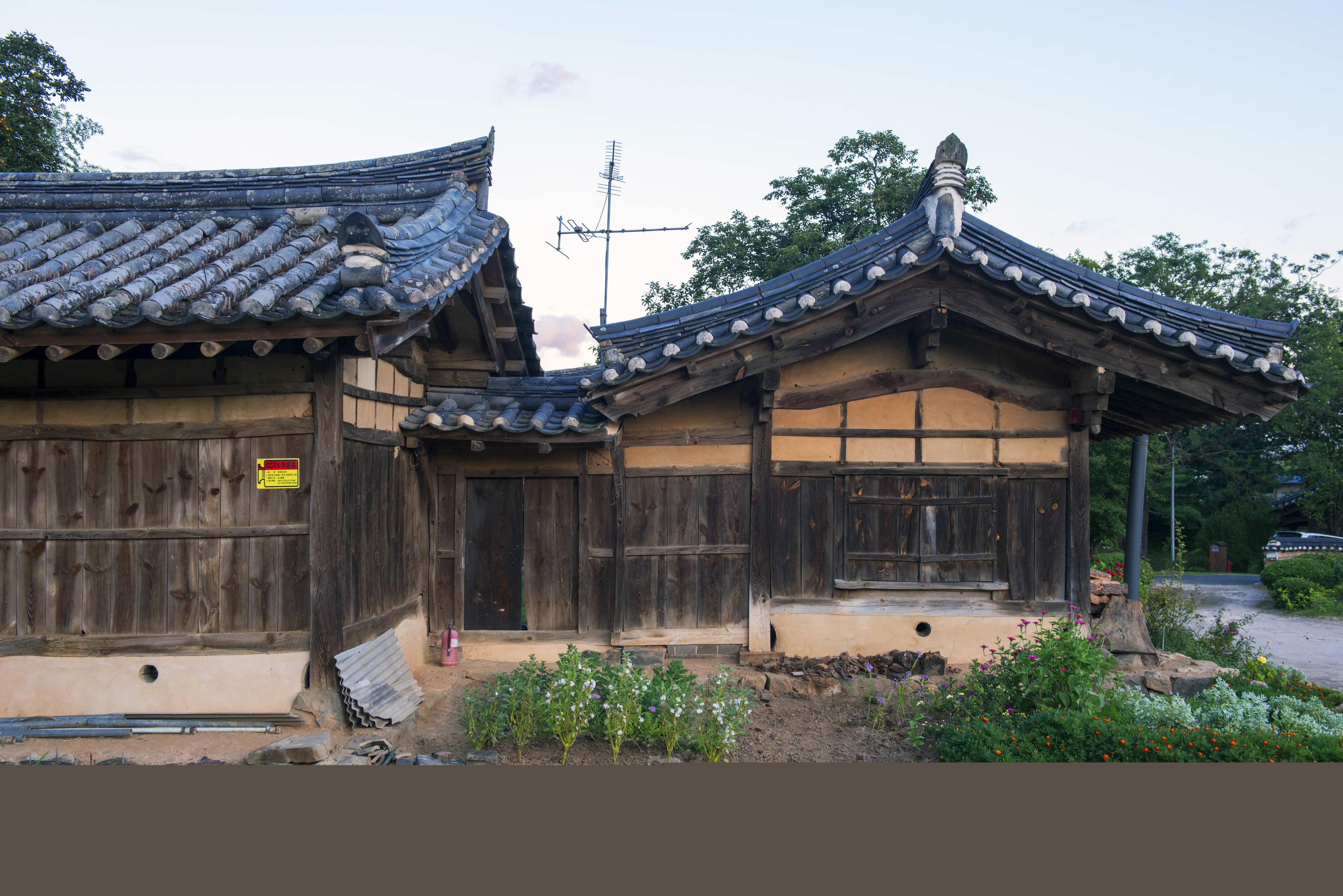 영천 연정고택_문간채 측면 (촬영년도 : 2015년)
