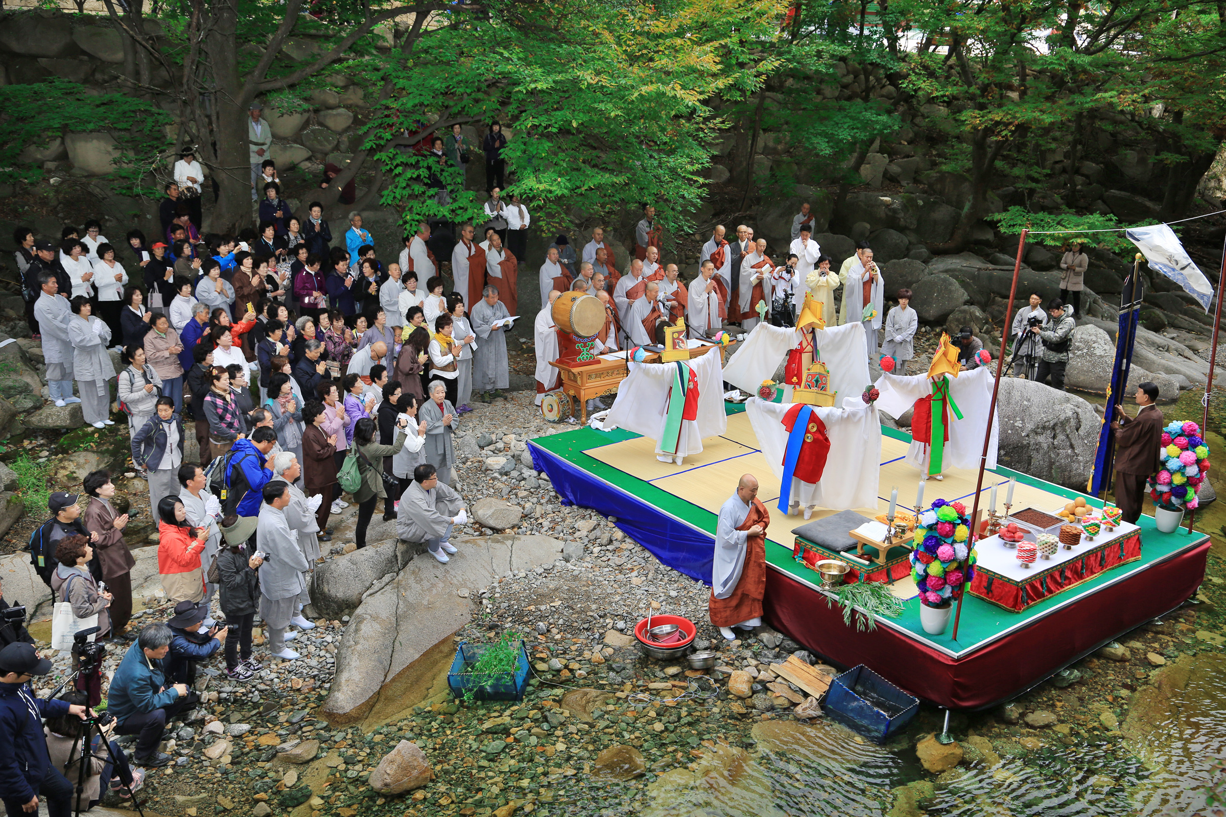 방생의식 ((사)국가무형문화재 삼화사수륙재보존회)