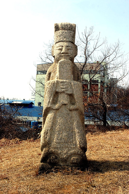 우측문인석