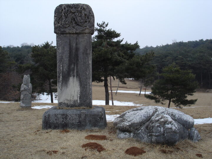 신도비 전경
