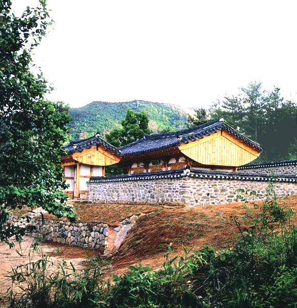정운충신각