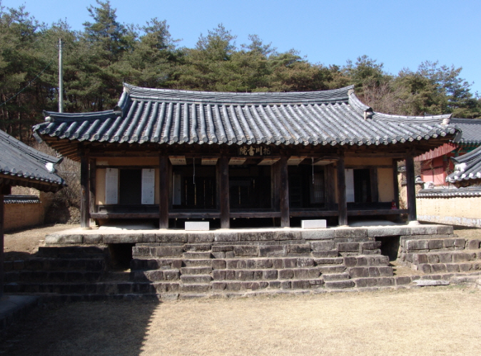 강당 정면