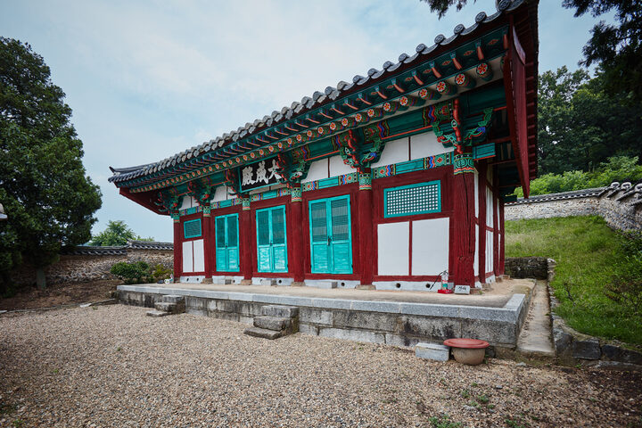 시도기념물 연기향교_대성전 정측면