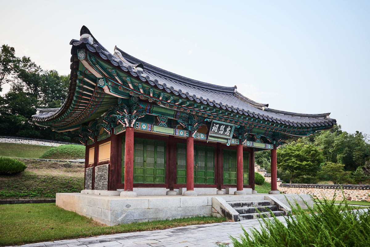 시도기념물  괴산 충민사_정측면