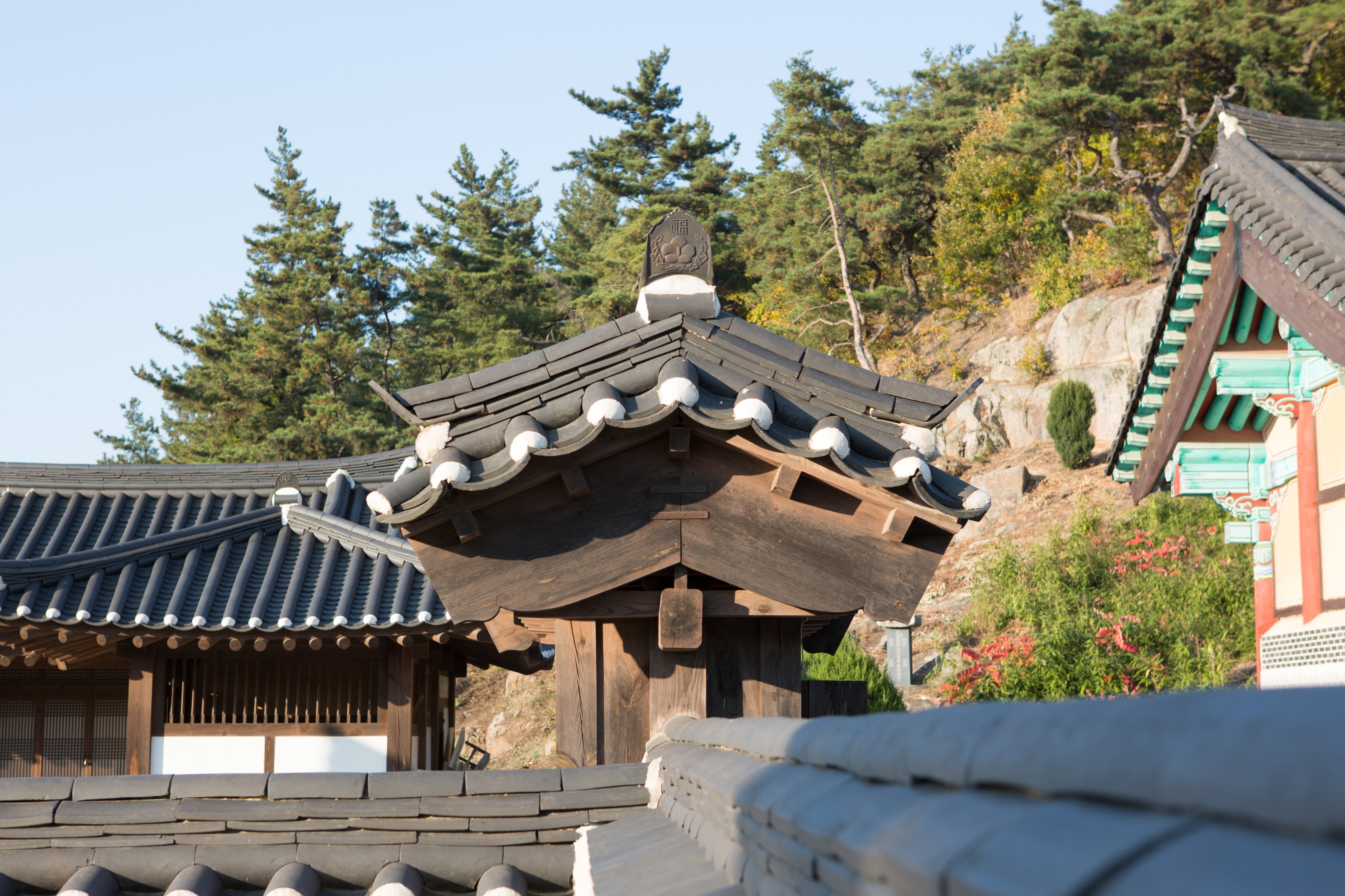 경주표암_솟을대문 측면 (촬영년도 : 2015년)