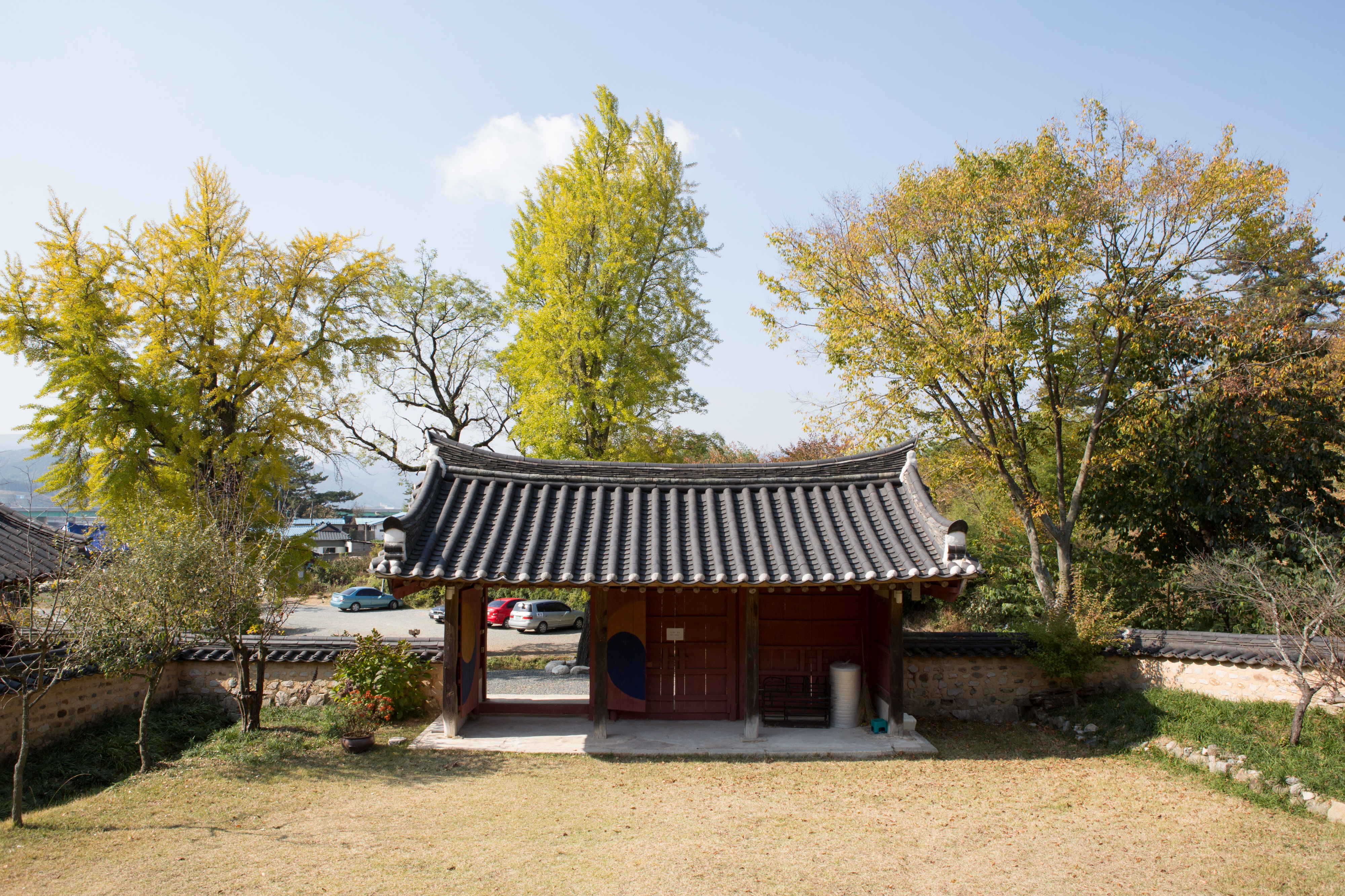 용산서원_나가는 방향 (촬영년도 : 2015년)