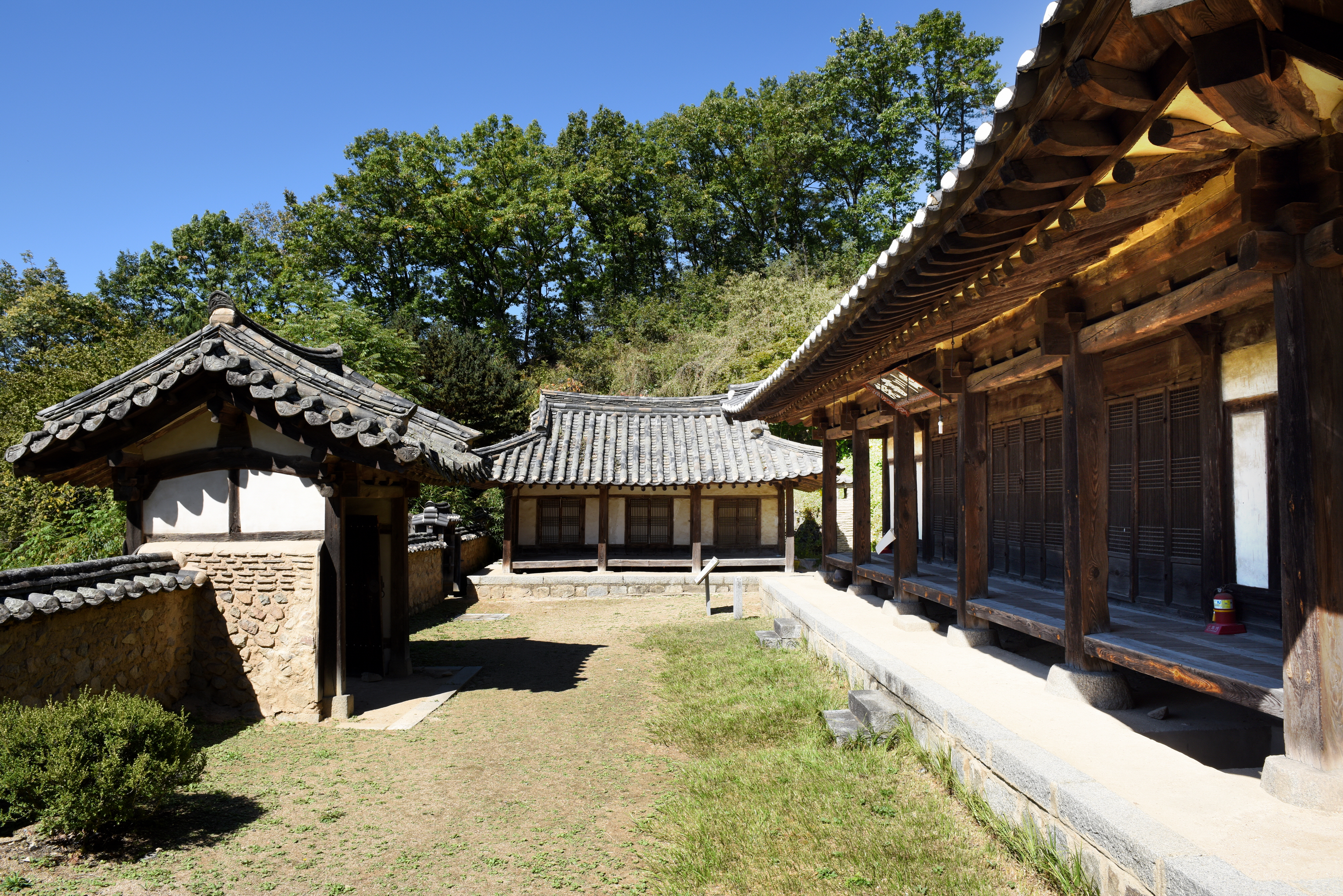 안동 임천서원_마당 전경 (촬영년도 : 2015년)