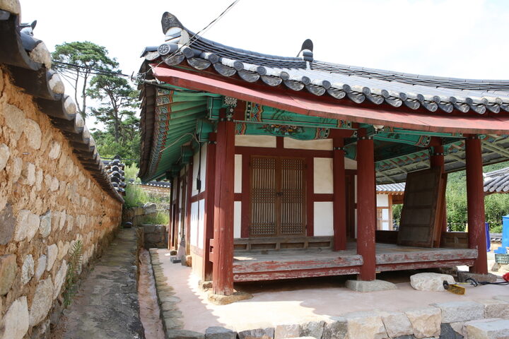 수암서원_뒷 담장 (촬영년도 : 2015년)