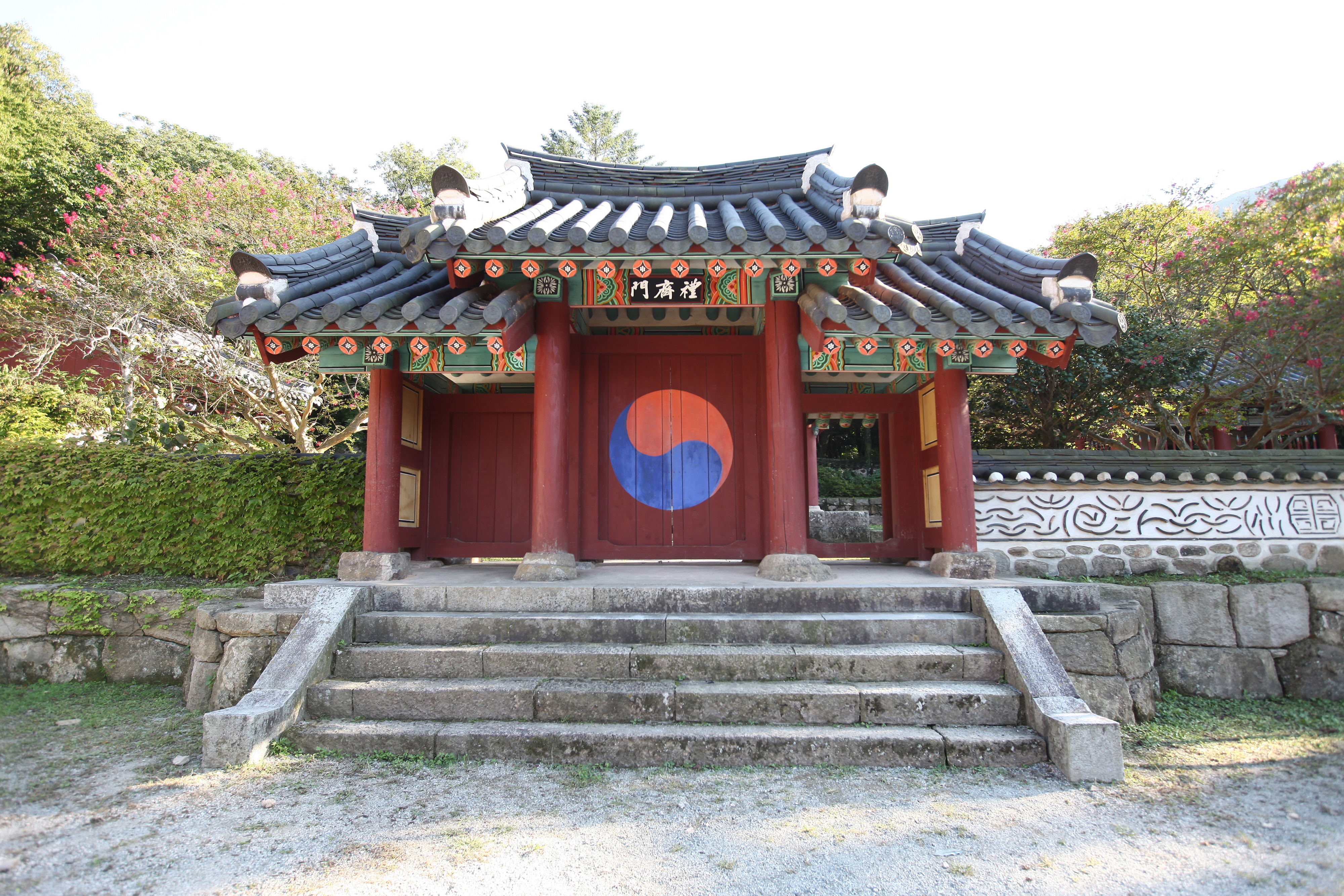 표충사_외삼문 (촬영년도 : 2015년)