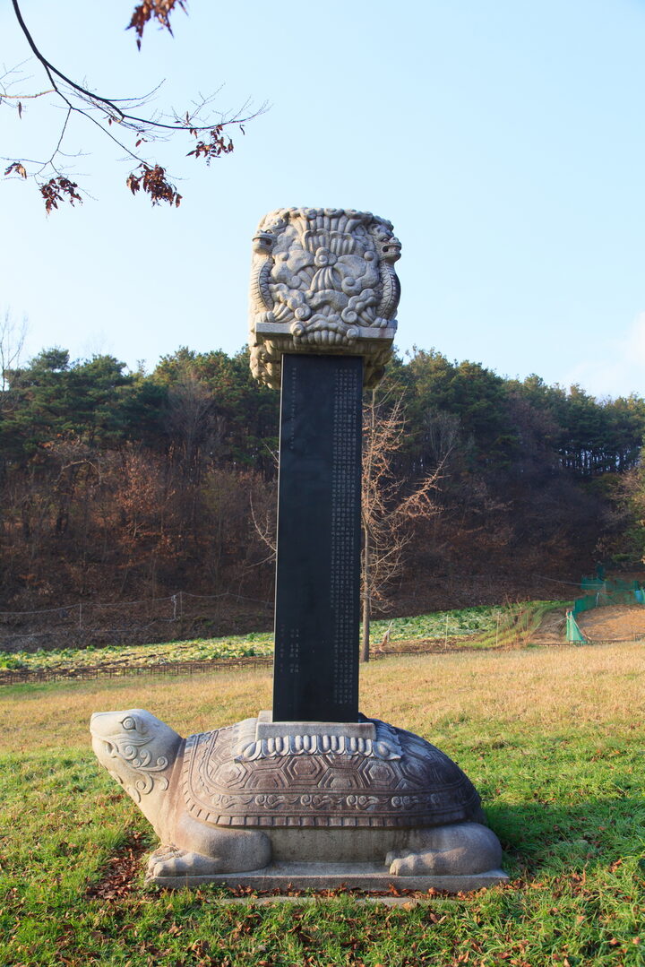 김옥균선생유허_추모비 측면 (촬영년도 : 2015년)