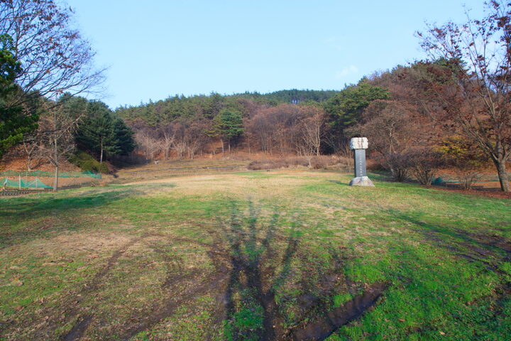 김옥균선생유허_추모비와 유허지 전경 (촬영년도 : 2015년)