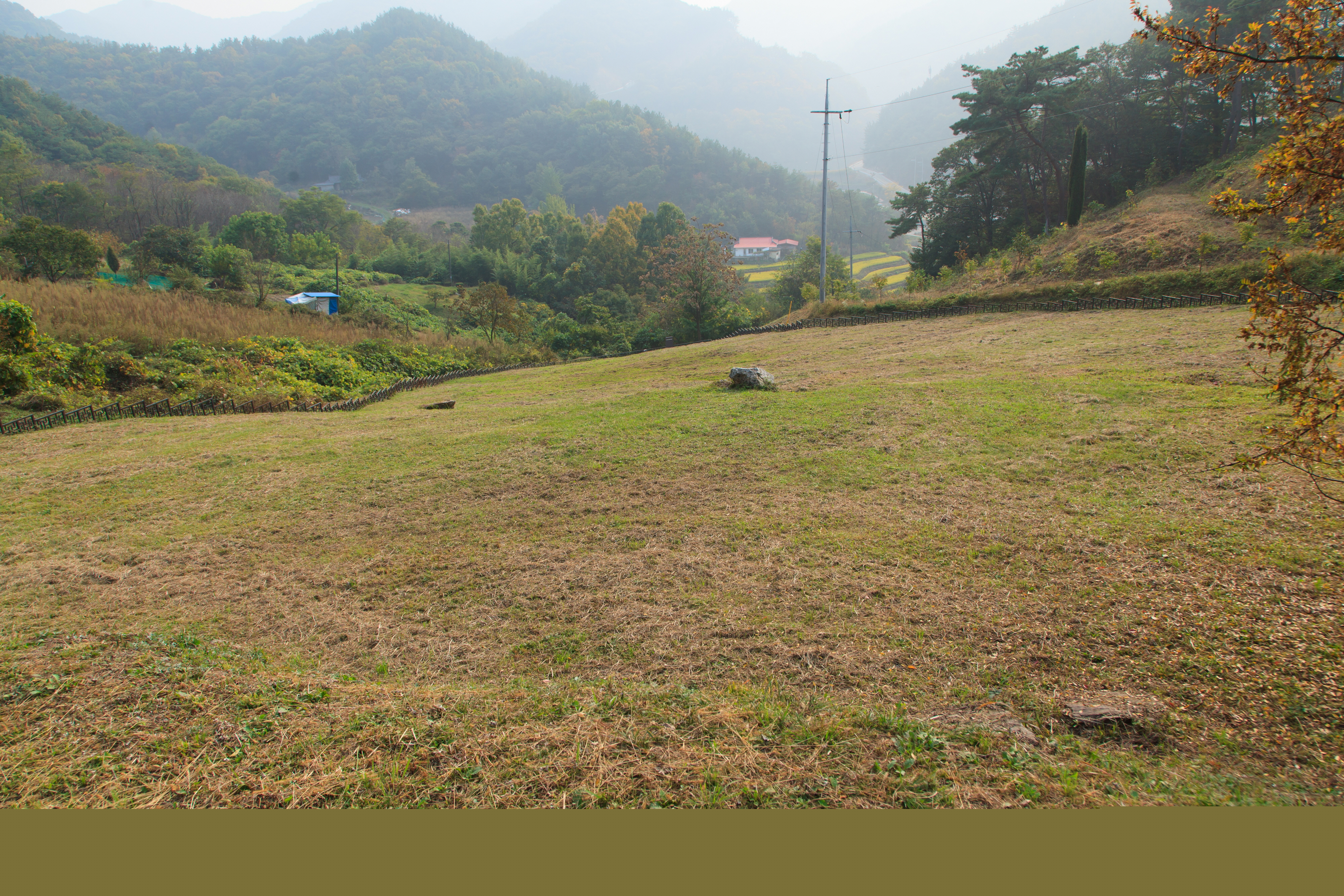 공주남혈사지_위에서 내려다 본 전경 (촬영년도 : 2015년)