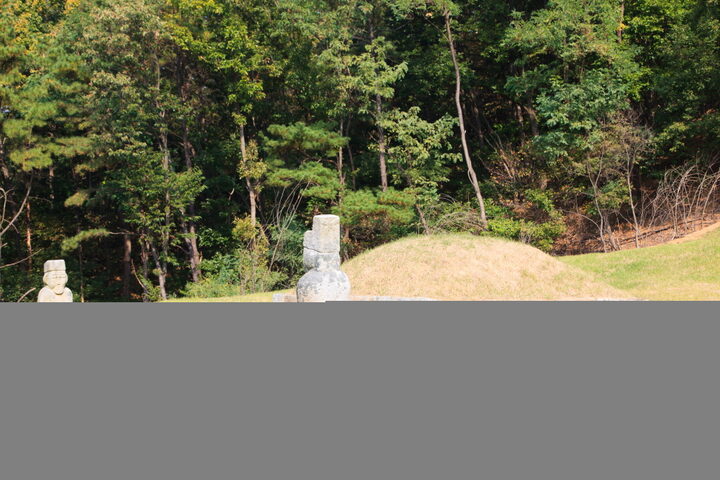아산 전윤장묘_우측면 전경 (촬영년도 : 2015년)