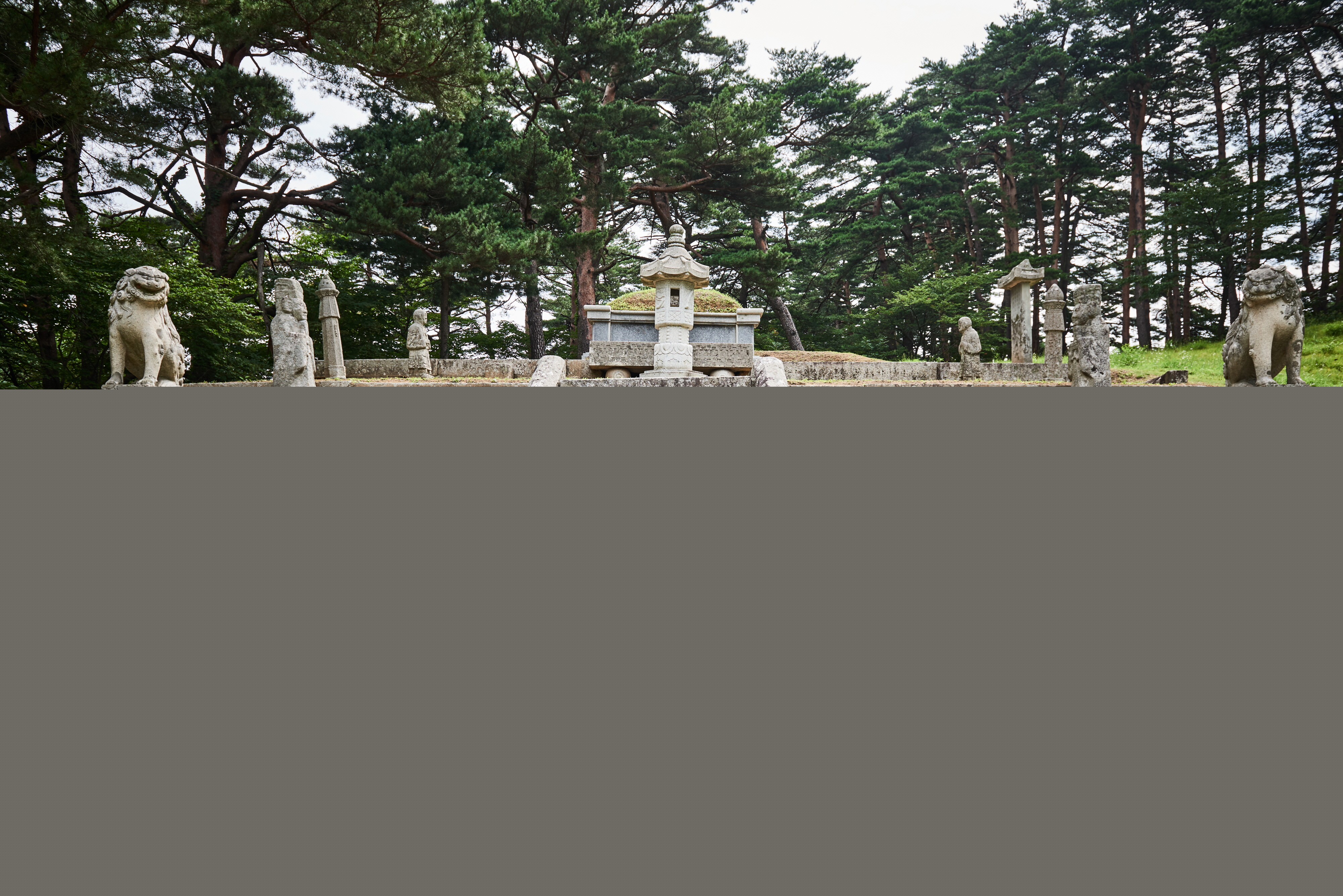 명주군왕릉_전경1 (촬영년도 : 2016년)