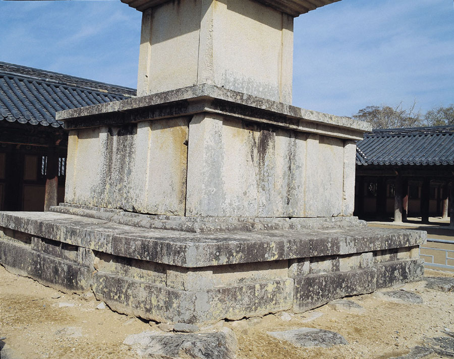 불국사 삼층석탑 기단부