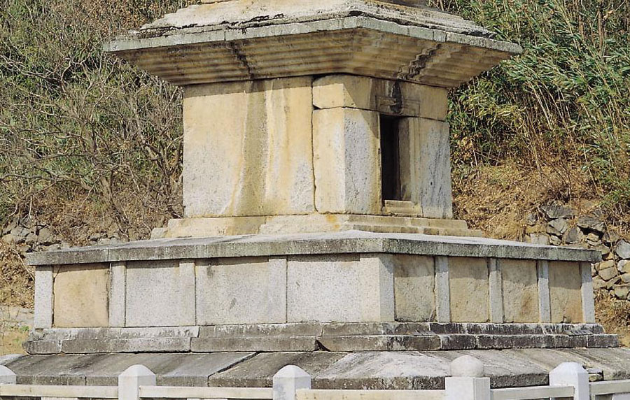 구미 죽장리 오층석탑 기단부