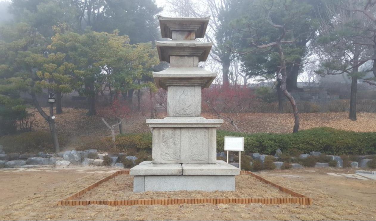 산청 범학리 삼층석탑 좌측면(2018.11.23)