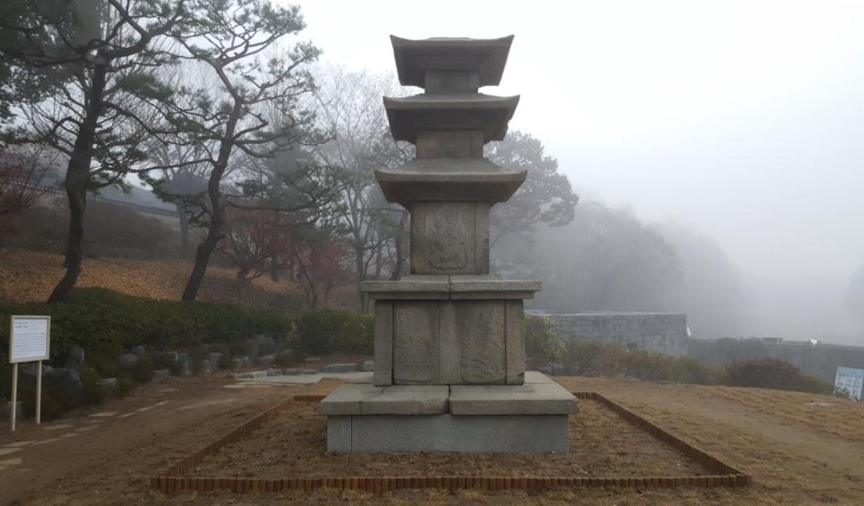 산청 범학리 삼층석탑 배면(2018.11.23)