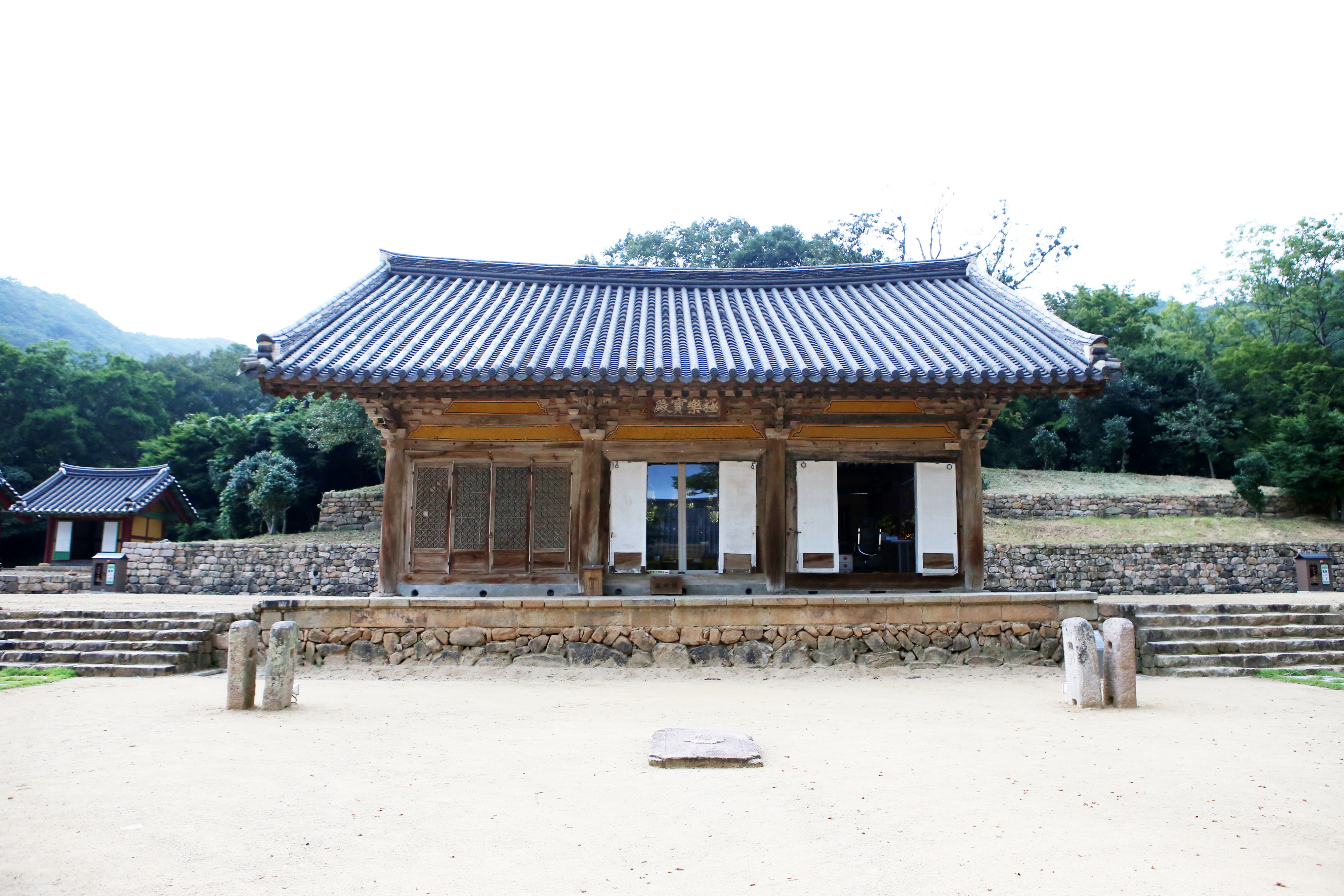 강진 무위사 극락전 아미타여래삼존벽화_극락보전 전경 (촬영년도 : 2015년)