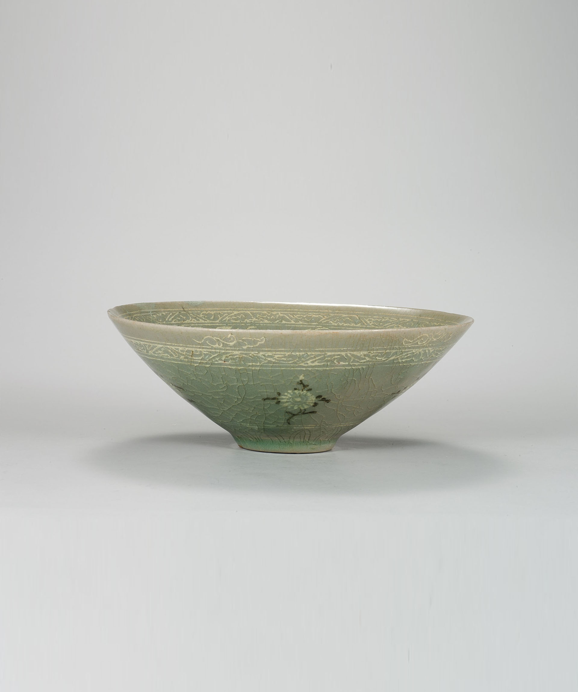 국보 청자 상감당초문완(2014년 국보 동산 앱사진)