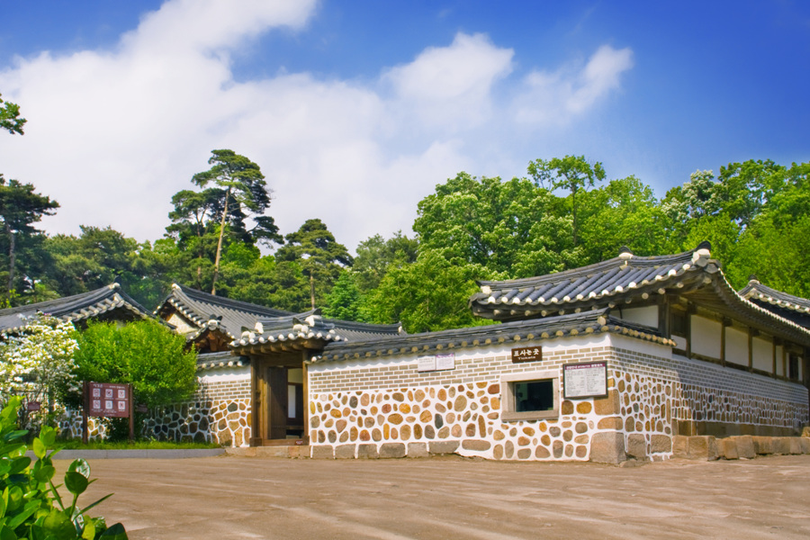 화성융릉 재실 전경