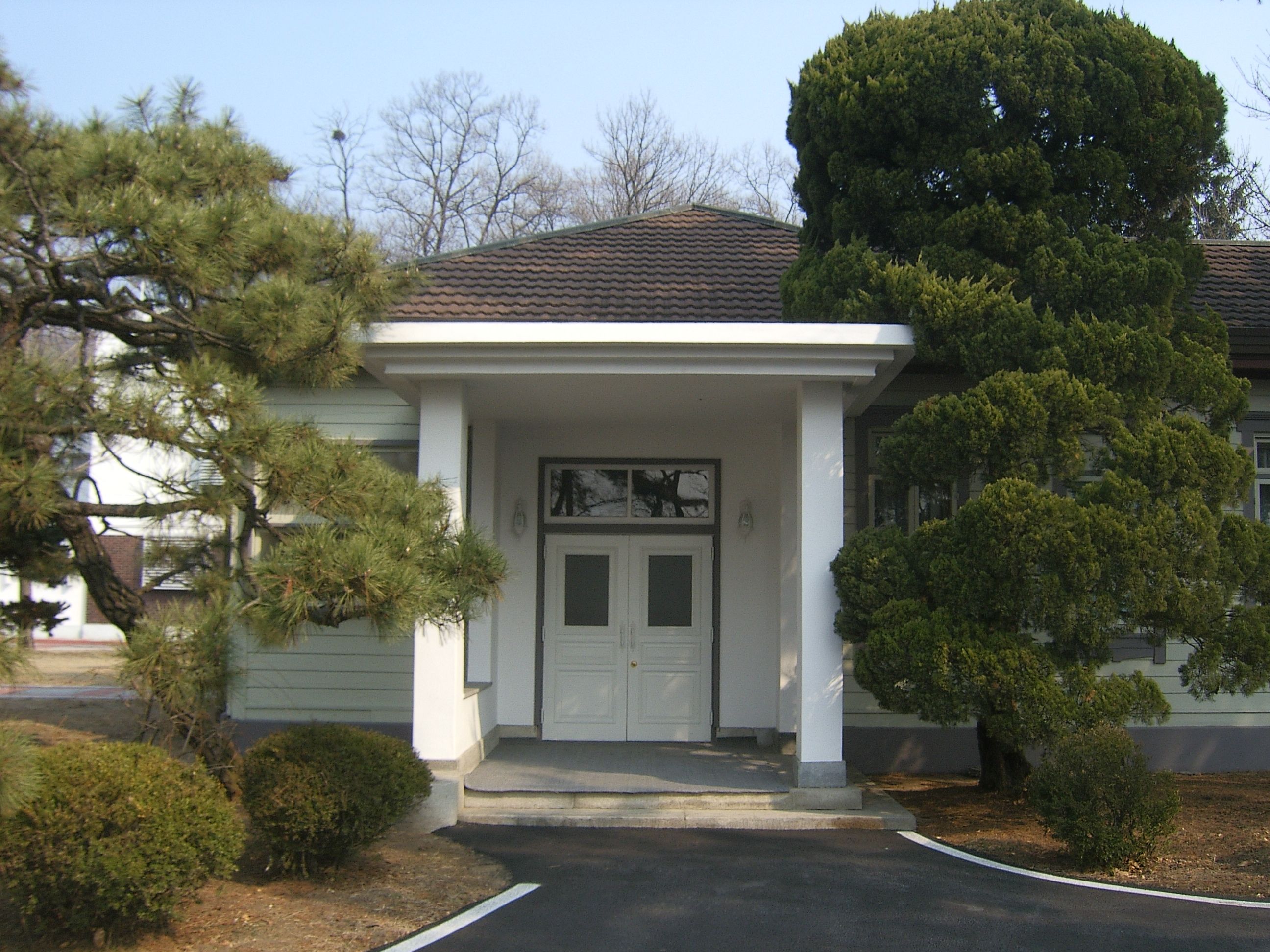 출입구 전경