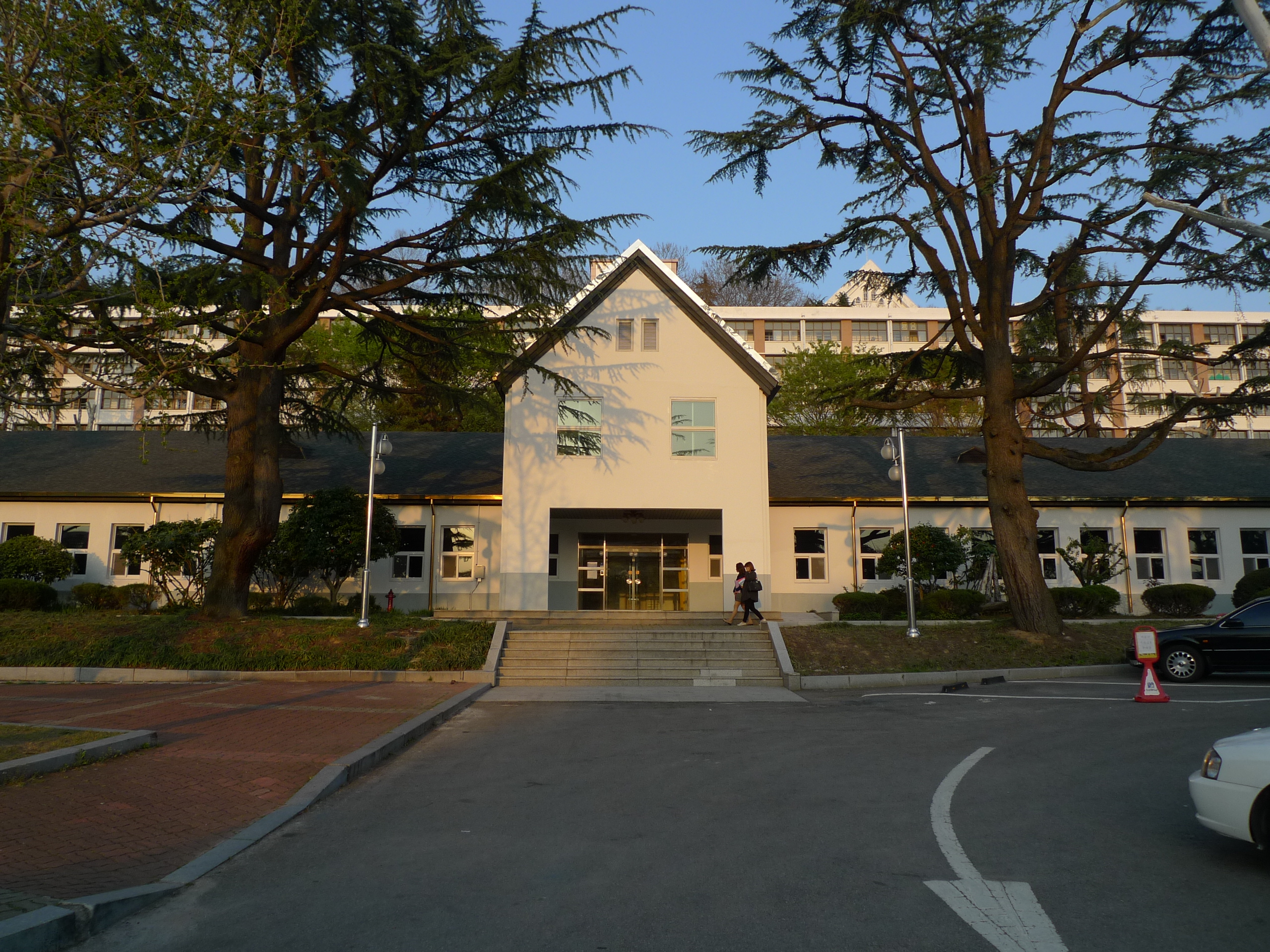 광주 조선대학교 부속중학교 구 교사: 전면