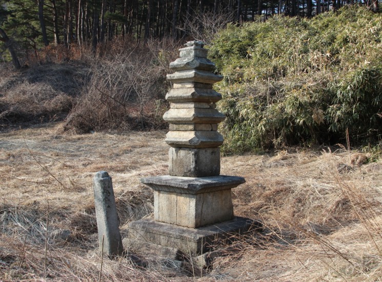 관음리오층석탑(우측면)