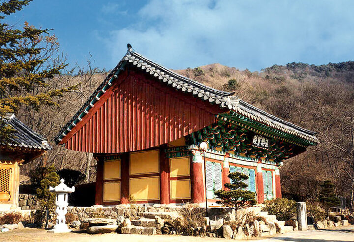 보살사극락보전(측면)