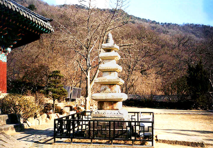 보살사오층석탑(측면)