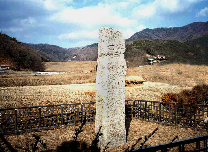 순치명석불입상