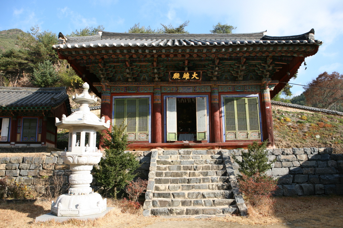 보석사 대웅전
