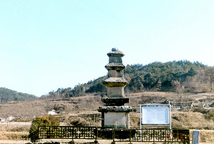 임하동삼층석탑(정면)