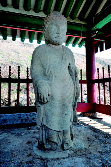예천흔효리석조여래입상