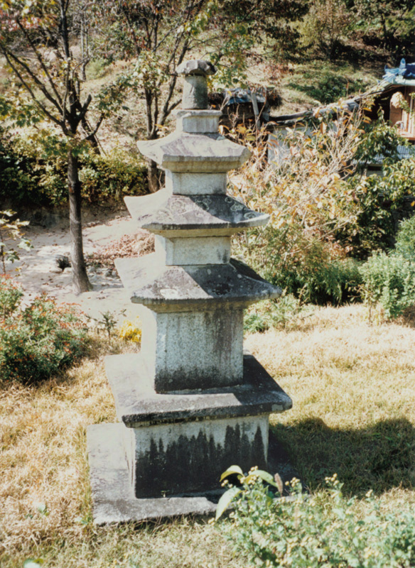 천성사삼층석탑(후면)